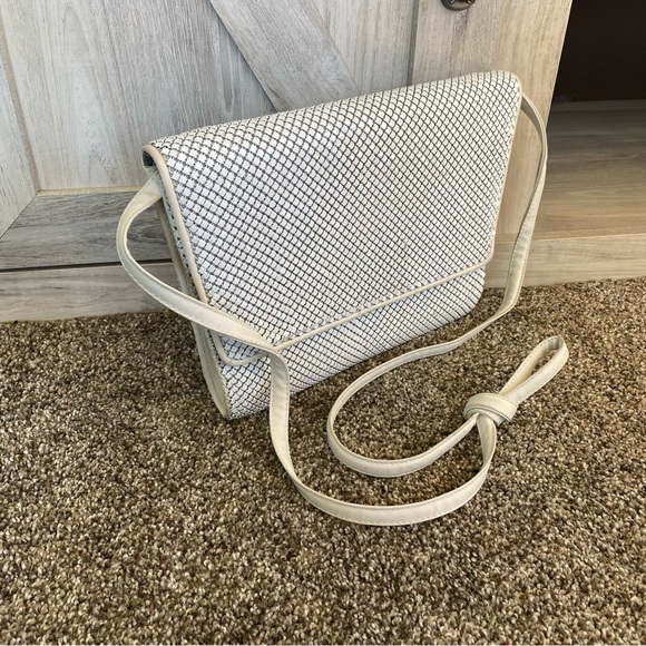 Whiting & Davis White Mesh Clutch with Removable Shoulder Strap Purse - Picture 6 of 11